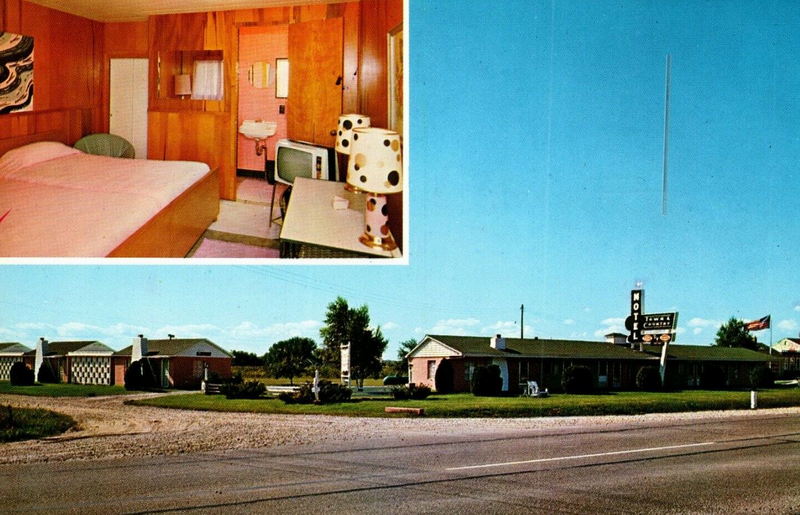 Town & Country Motel (Town and Country Motel) - Vintage Postcard (newer photo)